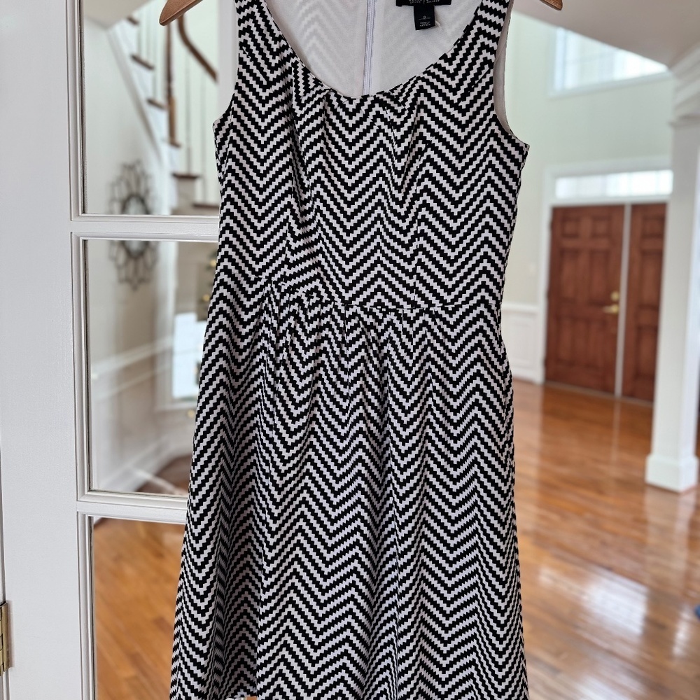 WHITE HOUSE BLACK MARKET (WHBM) A LINE HALTER DRESS, SIZE 0, BLACK/WHITE